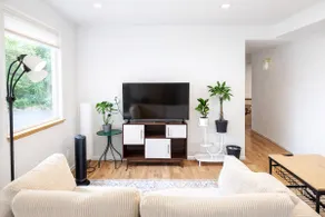 Cozy 2BR Near Columbia City & Airport - Image 4
