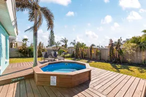 Walk to Beach Pet Friendly, Plunge Pool, Sleeps nine - Image 2