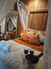Romantic Retreat with Whirlpool and Private Sauna - Image 2