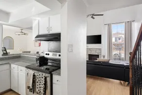 Carrollton Modern Cozy House - Image 5