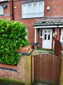 Manchester City Deluxe 4-Bed near Etihad Stadium & C0-0P Arena, Sleeps 9 - Image 2