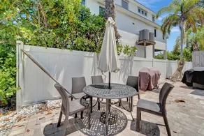 Serene oceanfront suite with Gulf view - Image 2