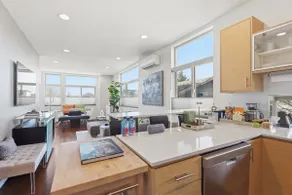 Luxe Alki Stay | Rooftop Deck BBQ | Parking | A/C - Image 3