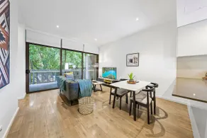 Rooftop 2 Bed Apt With Terrace at Newtown - Image 2