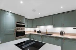 Lux 2BR Apt | City Centre & Opposite Train Station - Image 4