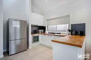 KozyGuru | St Peters | Beautiful 3 Bedroom House - Image 4