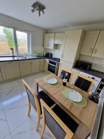 Town Cottage - Image 4
