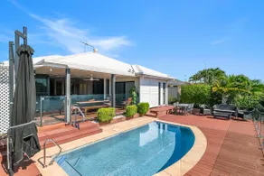 Bribie Waterfront Retreat w/ Pool, Gym & Pontoon - Image 2