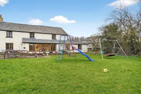 Historic 2-Bed Cardiff Home in a 17th-Century Farmhouse - Image 5