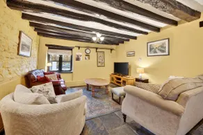 Historic 2-Bed Cardiff Home in a 17th-Century Farmhouse - Image 2