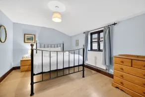 Historic 2-Bed Cardiff Home in a 17th-Century Farmhouse - Image 3