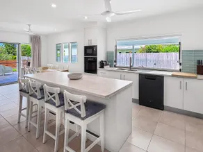 Clifton Beach Escape With Heated* Pool & SPA - Image 4