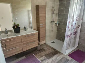 Air-conditioned detached house with Jacuzzi - Image 5