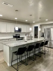 Modern Spacious Home w/ Open Kitchen & Garage - Image 4