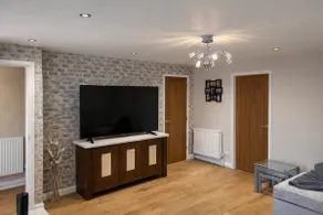 Modern 4-Bed House-Close Links to M5 & M6 - Image 3
