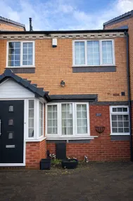 Modern 4-Bed House-Close Links to M5 & M6 - Image 2