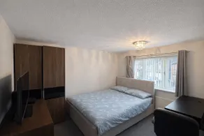 Modern 4-Bed House-Close Links to M5 & M6 - Image 5