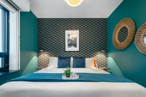 Artful Downtown Toronto Retreat King Bed 55 TV - Image 2