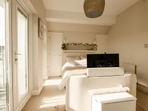 Sun Set House With Hot Tub - Image 4