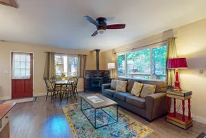 Remodeled 3BR Mountainview | Fireplace | Deck - Image 3