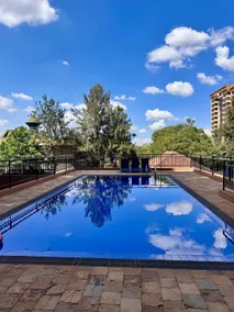 Serene 2-Bedroom in UpperHill. Pool, Gym & Parking - Image 3
