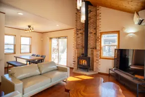 [2 minutes by car from Roadside Station Kugino] Spacious villa with a view of Mt. Aso and a fireplace - Image 4