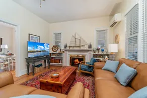 Charming Coastal Retreat in Village of Oriental - Image 2