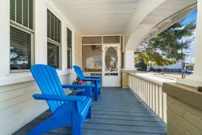 Charming Coastal Retreat in Village of Oriental - Image 3