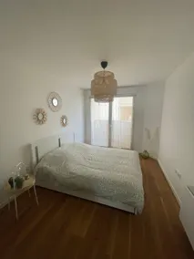New 50 sqm 1-bedroom apartment · Parking · 10 min from La Défense - Image 2