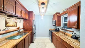 Modern & Cozy Home Near Airport & Downtown - Image 5