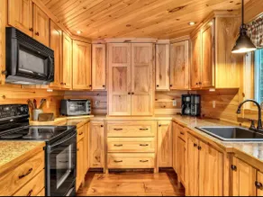 Honey's Hideaway On Porter Lake- Sleeps 10 - Image 3