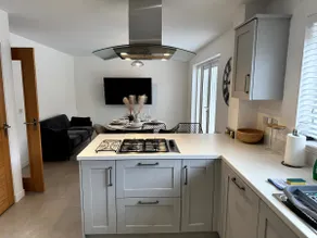 Luxury 4BR Detached Exec Home - Image 4