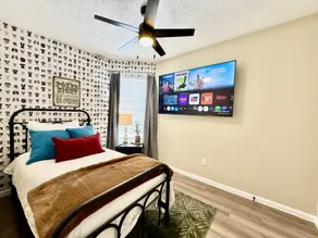 Enjoy our refreshing pool, Man Cave garage, games - Image 5
