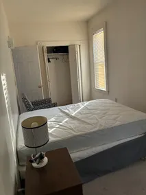 Cute apartment in a historic stockade - Image 4
