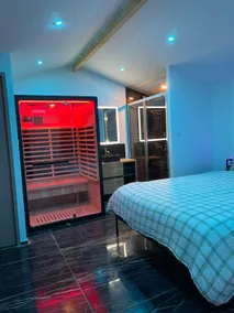 Luxury Suite with Nordic Bath and Sauna - Image 5