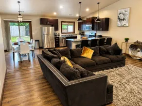 Elegant 3BR Fortuna Getaway: 10%-20% Off discount - Image 2