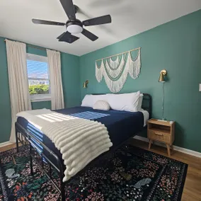 The Gilded Peacock- Brand New! Pet Friendly! - Image 2