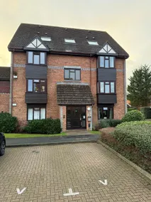 The Woking Suite Designer Flat near Town Centre - Image 2