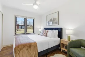 Tulsa Suite Spot-King Bed Near Expo, TU, Dtwn - Image 3