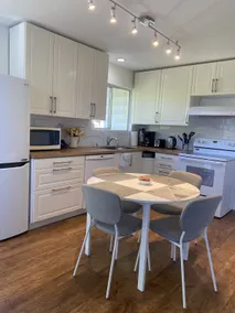 Modern North Van Suite w/ Free Parking & Transit - Image 2