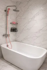Luxury Love River View Studio - Image 4