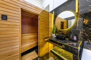 St Stephen Luxury Suite with Jacuzzi and Sauna - Image 5