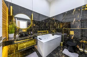 St Stephen Luxury Suite with Jacuzzi and Sauna - Image 4