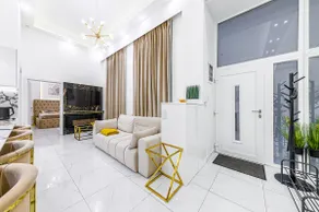 St Stephen Luxury Suite with Jacuzzi and Sauna - Image 2