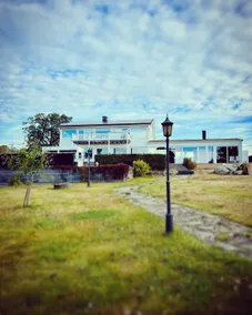 Luxury seaside house with pool and swimming dock - Image 2