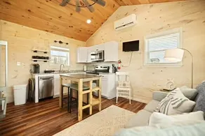 Lake Cumberland | New | Secluded | Cozy | Sleeps 5 - Image 3