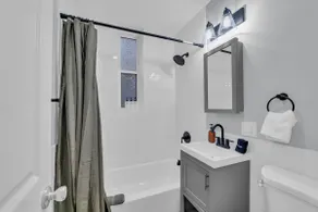Gold Coast Chicago Condo | Prime Downtown Location - Image 5