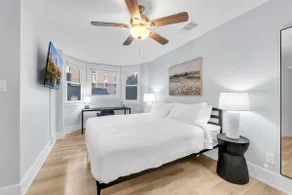 Gold Coast Chicago Condo | Prime Downtown Location - Image 4