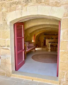 Beautiful traditional farmhouse with pool - Image 2
