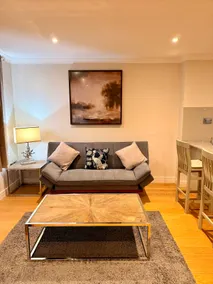 Wonderful Retreat in Lively Locale - Sleeps 3 - Image 2